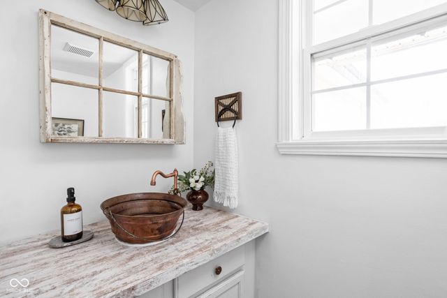 832 Port Drive, Avon, IN 46123