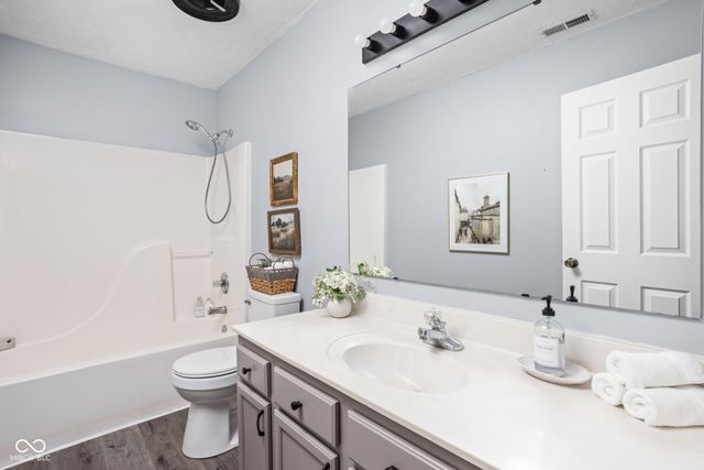 832 Port Drive, Avon, IN 46123