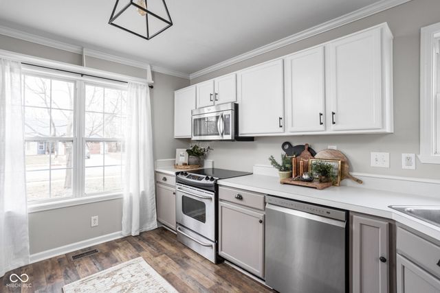 832 Port Drive, Avon, IN 46123