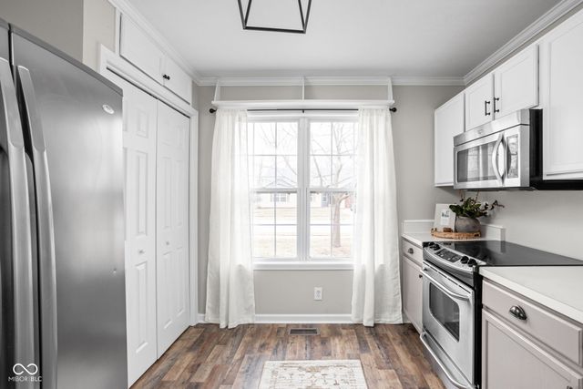 832 Port Drive, Avon, IN 46123