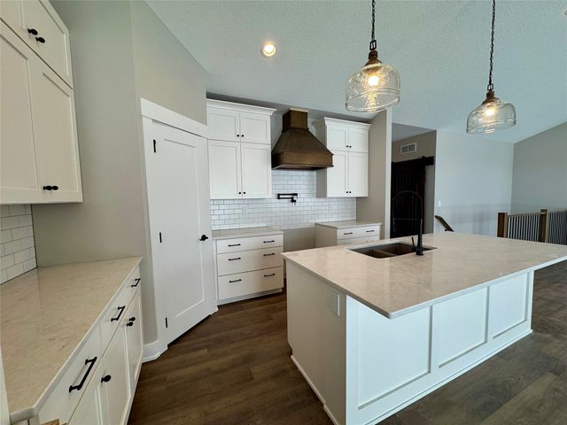1612 Summit Circle NE, Bondurant, IA 50035
