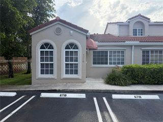 6718 NW 166th Ter 301, Miami Lakes, FL 33014