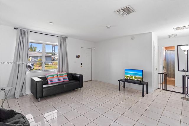 6802 NW 58th Ct, Tamarac, FL 33321