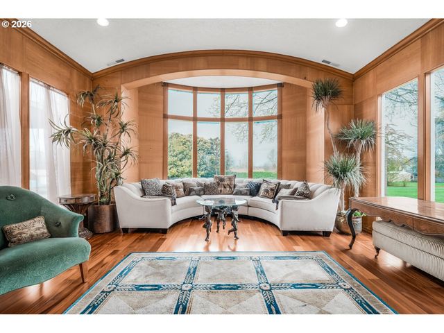 710 N MOLALLA Ave, Molalla, OR 97038