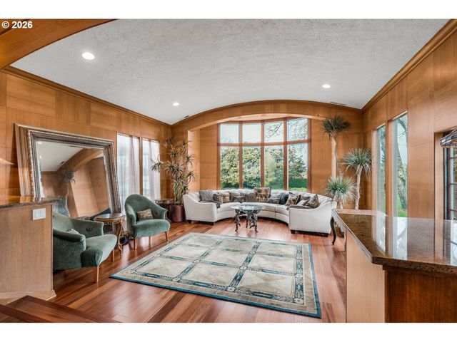 710 N MOLALLA Ave, Molalla, OR 97038