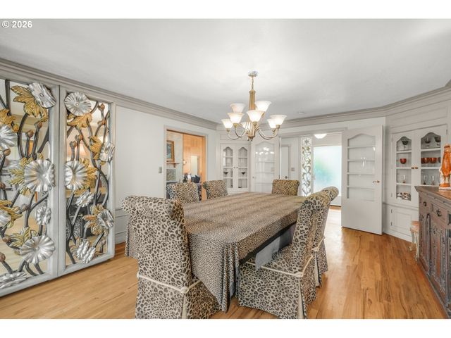 710 N MOLALLA Ave, Molalla, OR 97038