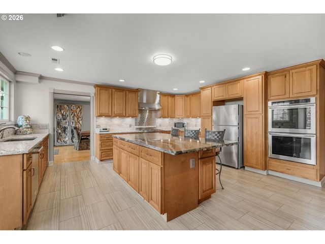 710 N MOLALLA Ave, Molalla, OR 97038