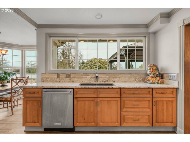 710 N MOLALLA Ave, Molalla, OR 97038
