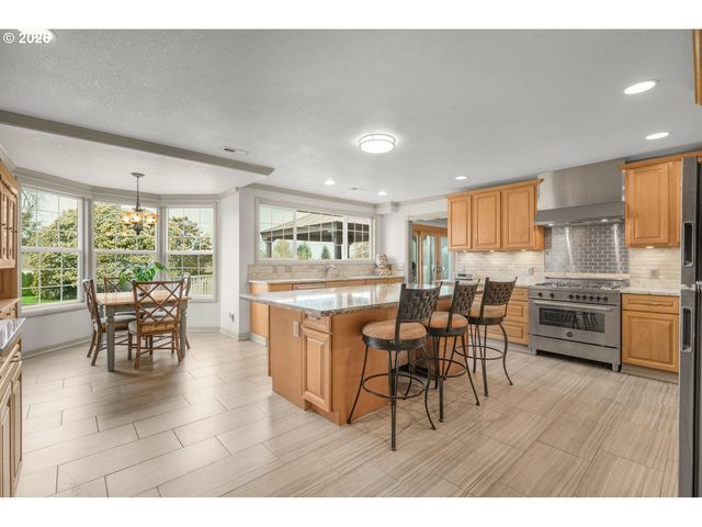 710 N MOLALLA Ave, Molalla, OR 97038