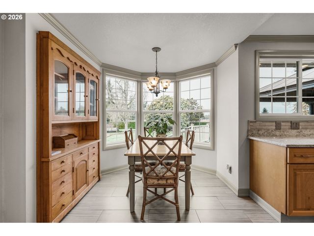 710 N MOLALLA Ave, Molalla, OR 97038