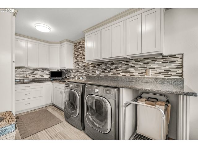 710 N MOLALLA Ave, Molalla, OR 97038
