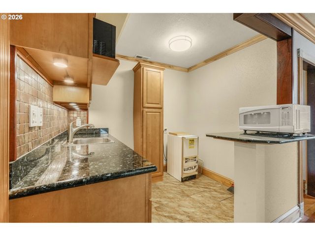 710 N MOLALLA Ave, Molalla, OR 97038