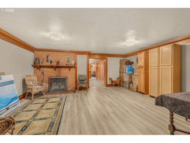 710 N MOLALLA Ave, Molalla, OR 97038