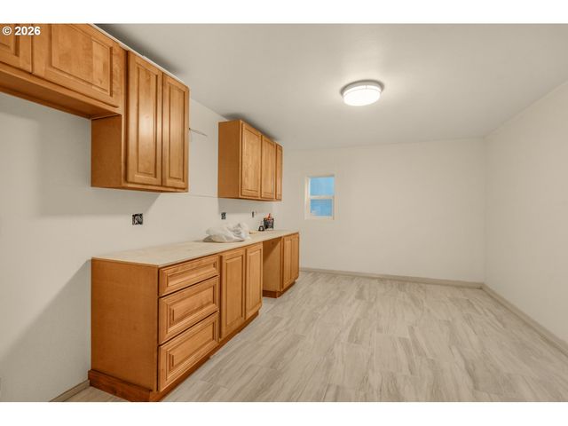 710 N MOLALLA Ave, Molalla, OR 97038