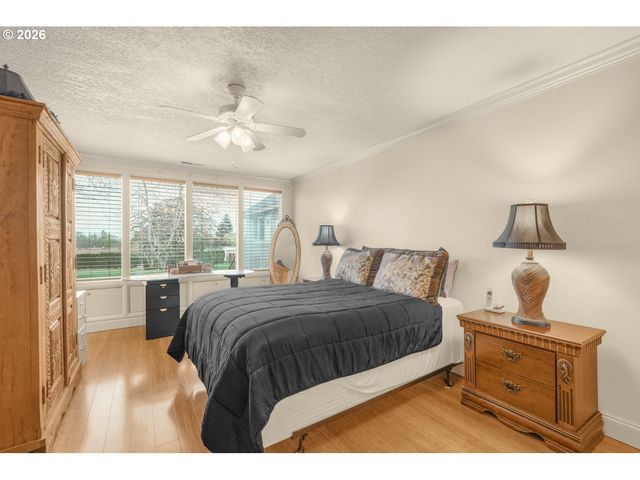 710 N MOLALLA Ave, Molalla, OR 97038