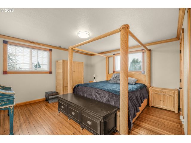 710 N MOLALLA Ave, Molalla, OR 97038