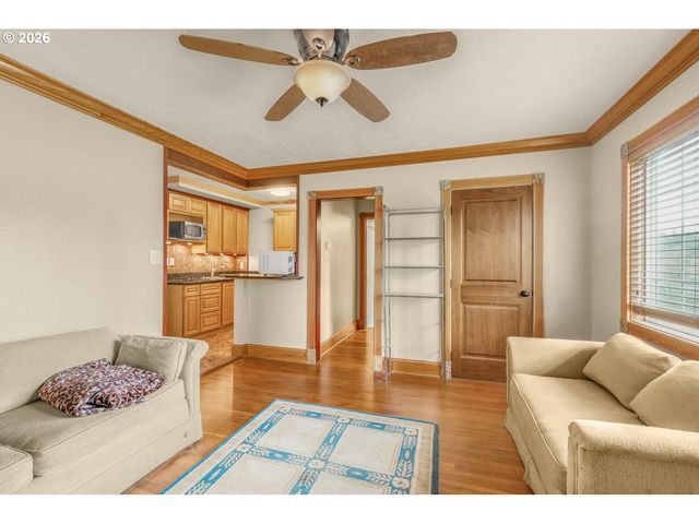 710 N MOLALLA Ave, Molalla, OR 97038