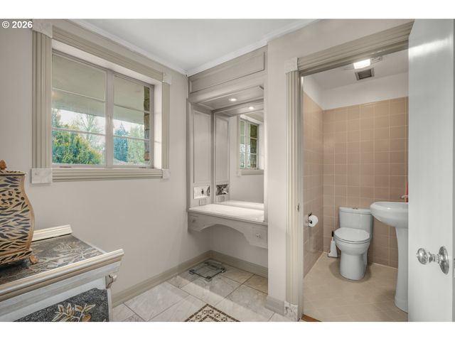710 N MOLALLA Ave, Molalla, OR 97038