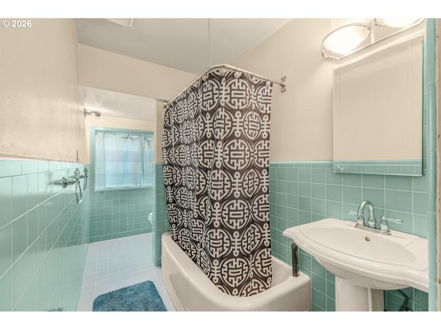 710 N MOLALLA Ave, Molalla, OR 97038