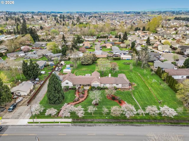 710 N MOLALLA Ave, Molalla, OR 97038
