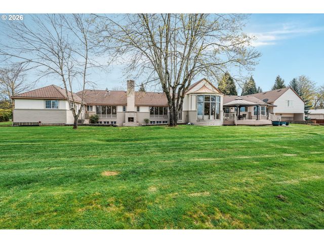 710 N MOLALLA Ave, Molalla, OR 97038