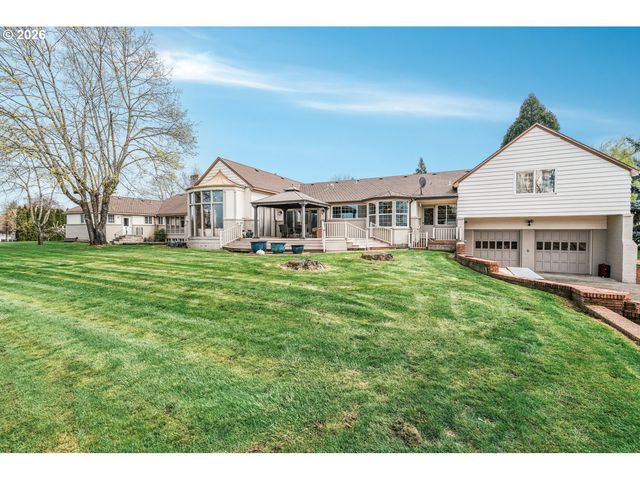 710 N MOLALLA Ave, Molalla, OR 97038