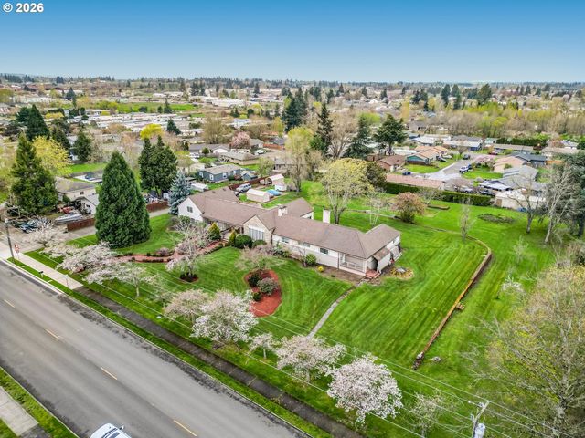 710 N MOLALLA Ave, Molalla, OR 97038