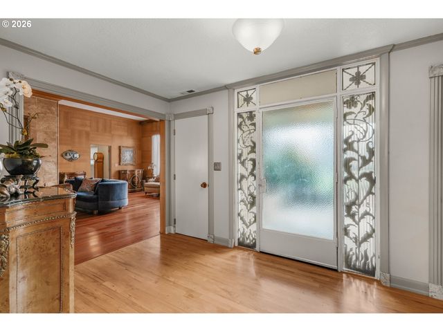 710 N MOLALLA Ave, Molalla, OR 97038