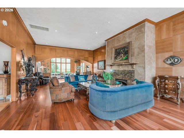 710 N MOLALLA Ave, Molalla, OR 97038