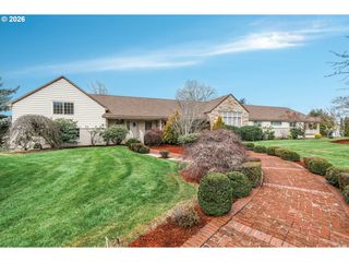710 N MOLALLA Ave, Molalla, OR 97038