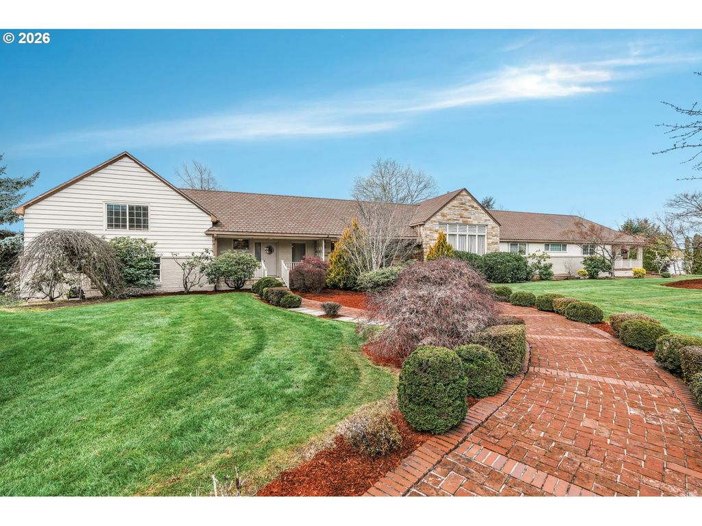 710 N MOLALLA Ave, Molalla, OR 97038