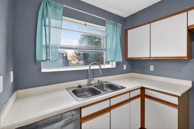 7402 Kallie Kay Ln, Sacramento, CA 95823