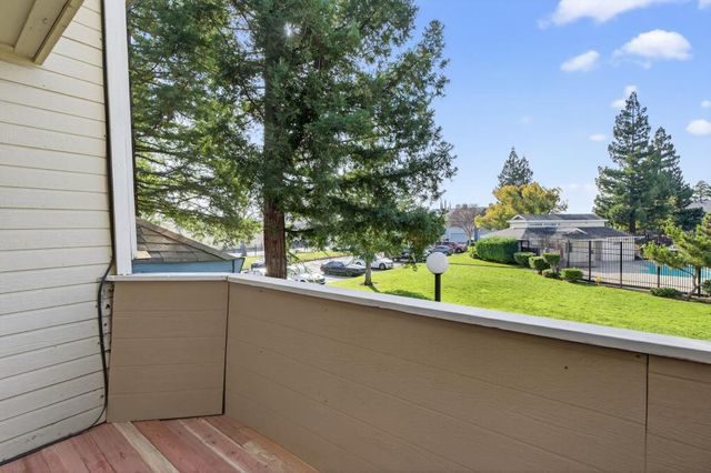 7402 Kallie Kay Ln, Sacramento, CA 95823
