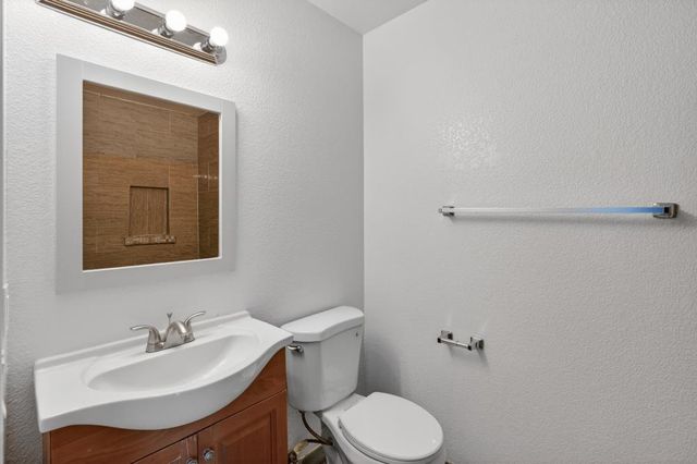 7402 Kallie Kay Ln, Sacramento, CA 95823