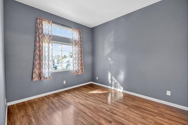 7402 Kallie Kay Ln, Sacramento, CA 95823