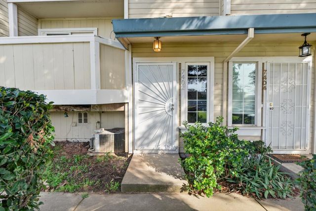 7402 Kallie Kay Ln, Sacramento, CA 95823