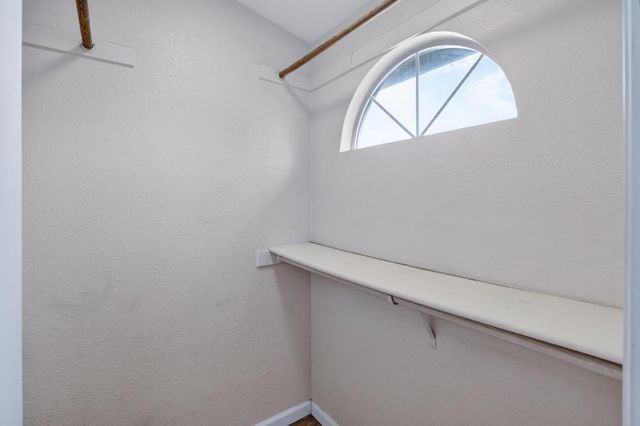 7402 Kallie Kay Ln, Sacramento, CA 95823