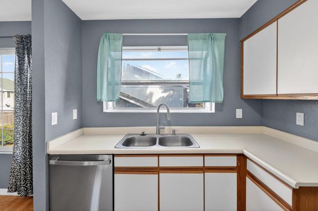 7402 Kallie Kay Ln, Sacramento, CA 95823