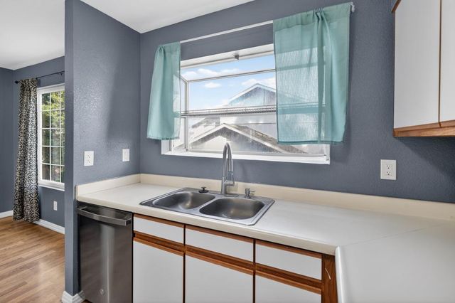 7402 Kallie Kay Ln, Sacramento, CA 95823
