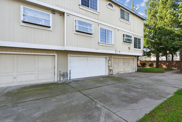 7402 Kallie Kay Ln, Sacramento, CA 95823