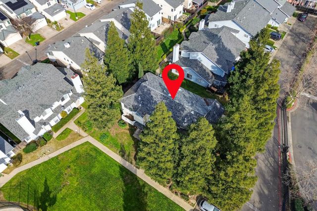 7402 Kallie Kay Ln, Sacramento, CA 95823