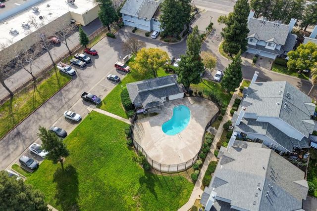 7402 Kallie Kay Ln, Sacramento, CA 95823