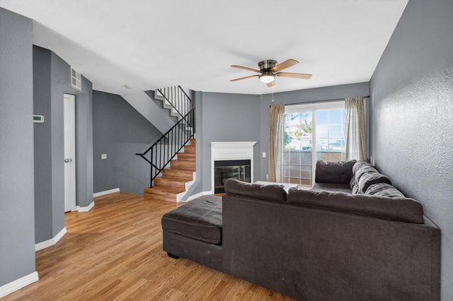 7402 Kallie Kay Ln, Sacramento, CA 95823