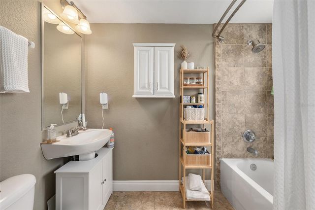 1460 NW 3RD PLACE 212, Gainesville, FL 32603