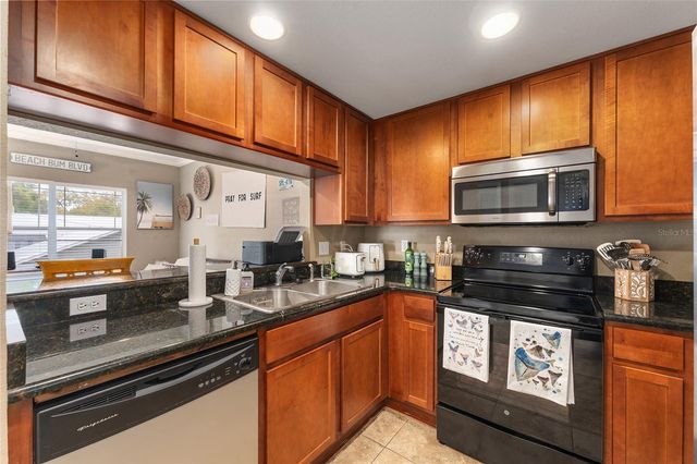 1460 NW 3RD PLACE 212, Gainesville, FL 32603