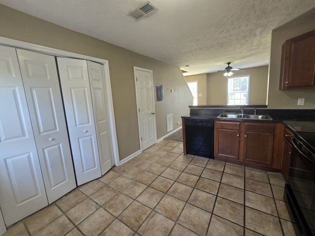 812 Oak Arbor Ct, Clarksville, TN 37040