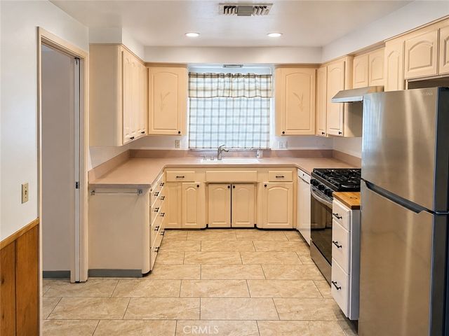 63 S Loma, Upland, CA 91786
