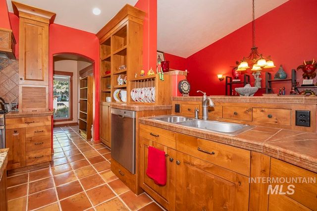 2214 Washington, Caldwell, ID 83605