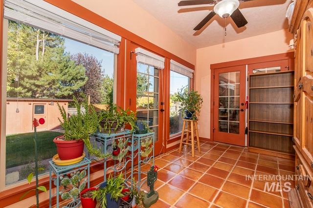 2214 Washington, Caldwell, ID 83605