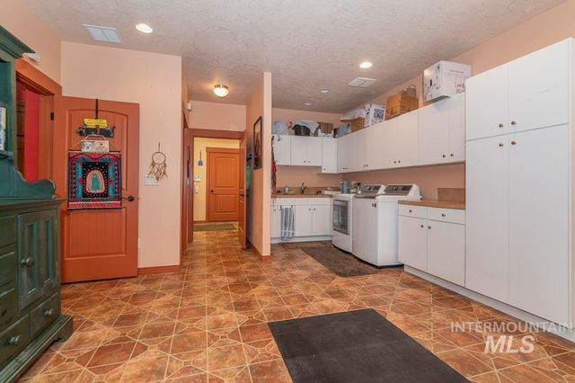 2214 Washington, Caldwell, ID 83605